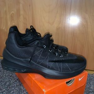 black nike air max infuriate